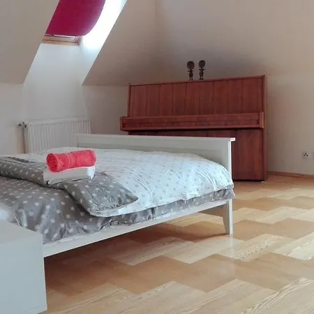 Apartament 32
