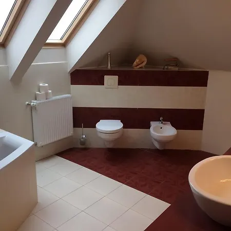 Apartament 32 *