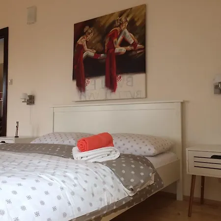 Apartament 32 *