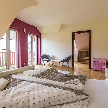 Apartament 32 *