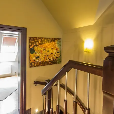 Apartament 32 *