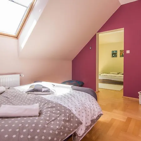 Apartament 32 *